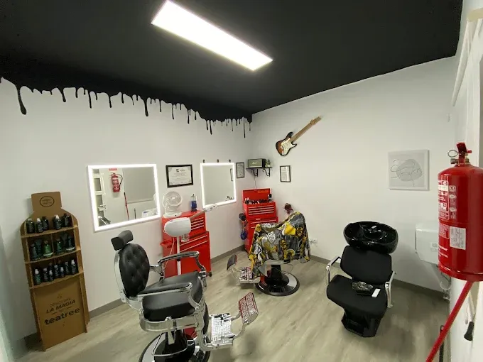 Interior de la barbería Meneses Cuts
